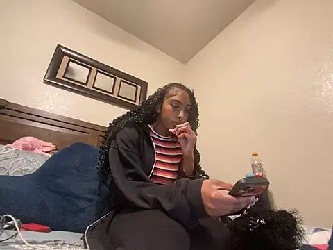 Brooke012 online show from April 8, 10:43 pm