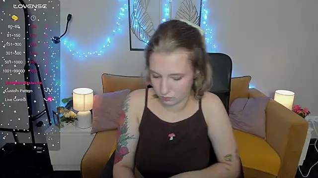 Snapshot of Hailey_Foxy chatting on September 22, 9:00 am Hailey Foxy online show from September 22, 9:00 am