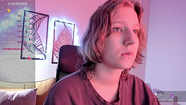 Snapshot of Hailey_Foxy chatting on November 3, 8:37 am Hailey Foxy online show from November 3, 8:37 am