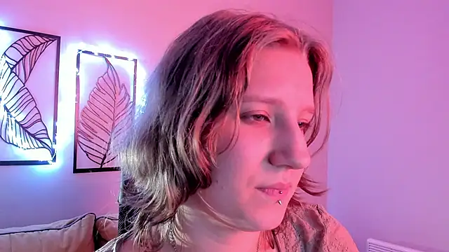 Snapshot of Hailey_Foxy chatting on November 12, 9:32 am Hailey Foxy online show from November 12, 9:32 am