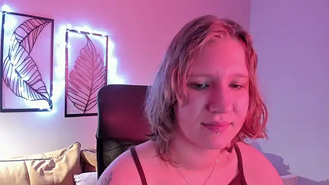 Snapshot of Hailey_Foxy chatting on November 20, 9:20 am Hailey Foxy online show from November 20, 9:20 am