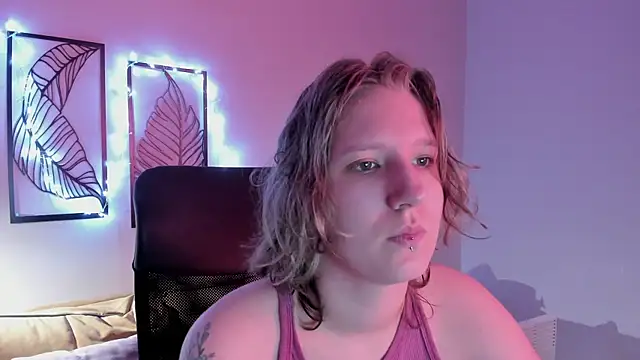 Snapshot of Hailey_Foxy chatting on November 21, 9:30 am Hailey Foxy online show from November 21, 9:30 am