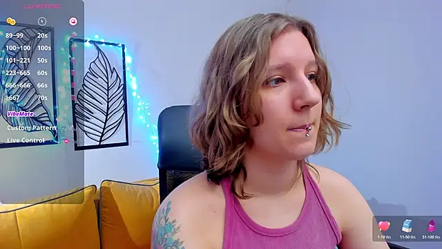 Snapshot of Hailey_Foxy chatting on December 23, 9:51 am Hailey Foxy online show from December 23, 9:51 am