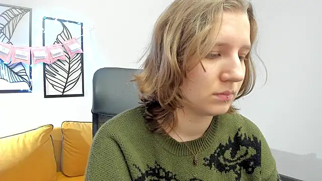 Snapshot of Hailey_Foxy chatting on January 6, 9:46 am Hailey Foxy online show from January 6, 9:46 am