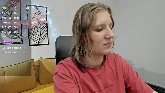 Snapshot of Hailey_Foxy chatting on February 19, 12:34 pm Hailey Foxy online show from February 19, 12:34 pm