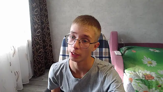 Snapshot of glasses_cat chatting on September 15, 7:30 am glasses cat online show from September 15, 7:30 am