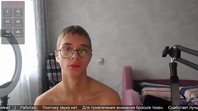 Snapshot of glasses_cat chatting on October 17, 1:25 pm glasses cat online show from October 17, 1:25 pm