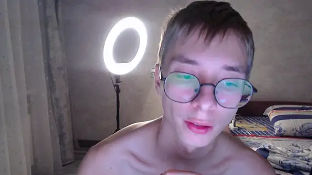 glasses cat online show from November 11, 9:59 pm