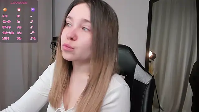 Lina Glow online show from February 8, 6:39 am