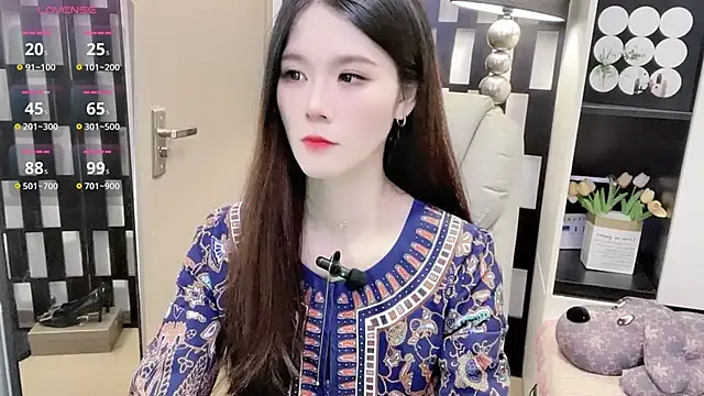 Yueyue-MM online show from November 18, 1:26 pm