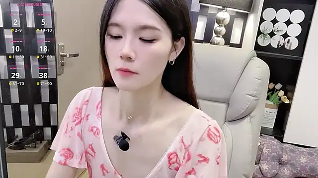 Yueyue-MM online show from December 4, 2:48 pm