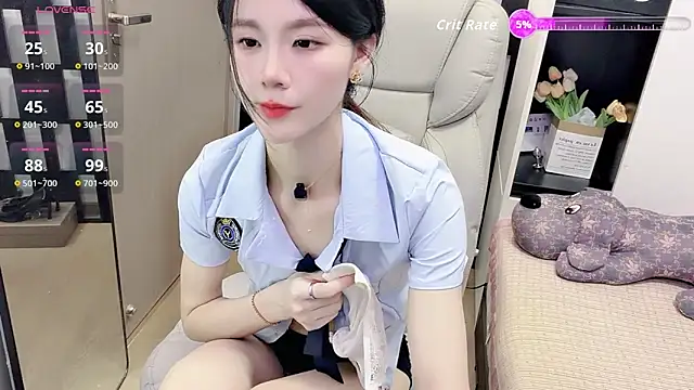 Snapshot of Yueyue-MM chatting on April 27, 2:04 pm Yueyue-MM online show from April 27, 2:04 pm