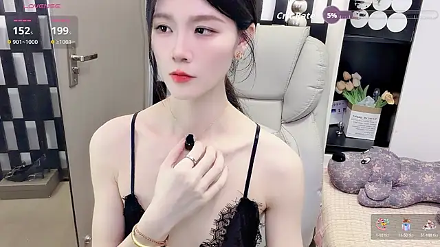 Snapshot of Yueyue-MM chatting on May 2, 1:05 pm Yueyue-MM online show from May 2, 1:05 pm