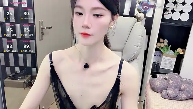 Snapshot of Yueyue-MM chatting on May 10, 2:39 am Yueyue-MM online show from May 10, 2:39 am