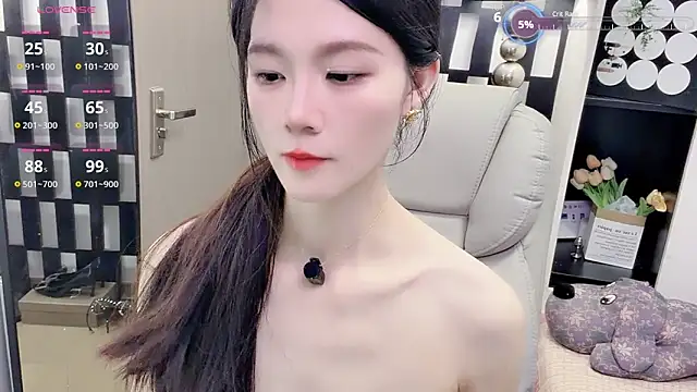 Snapshot of Yueyue-MM chatting on May 10, 2:44 pm Yueyue-MM online show from May 10, 2:44 pm
