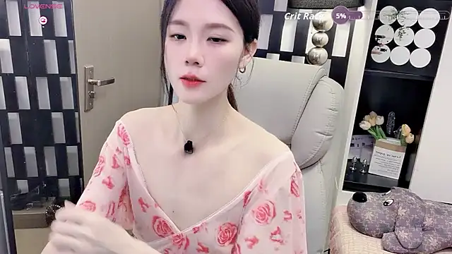 Snapshot of Yueyue-MM chatting on May 17, 12:19 am Yueyue-MM online show from May 17, 12:19 am