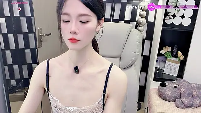 Snapshot of Yueyue-MM chatting on May 18, 4:07 am Yueyue-MM online show from May 18, 4:07 am