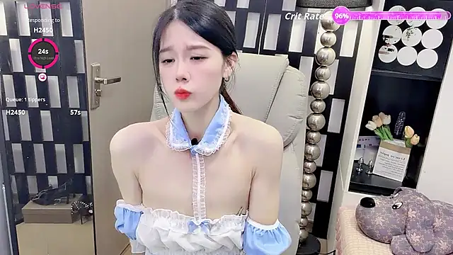 Snapshot of Yueyue-MM chatting on May 19, 1:56 am Yueyue-MM online show from May 19, 1:56 am