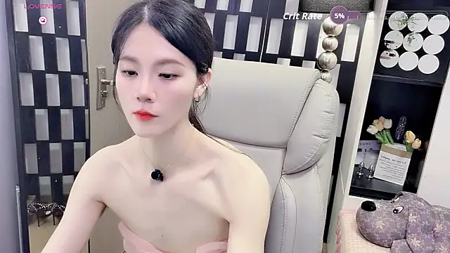 Snapshot of Yueyue-MM chatting on May 19, 2:01 pm Yueyue-MM online show from May 19, 2:01 pm