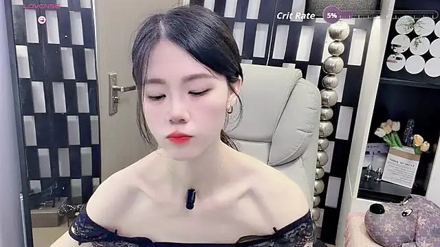 Snapshot of Yueyue-MM chatting on May 20, 2:07 am Yueyue-MM online show from May 20, 2:07 am