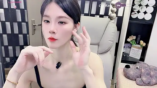 Snapshot of Yueyue-MM chatting on May 21, 2:24 pm Yueyue-MM online show from May 21, 2:24 pm