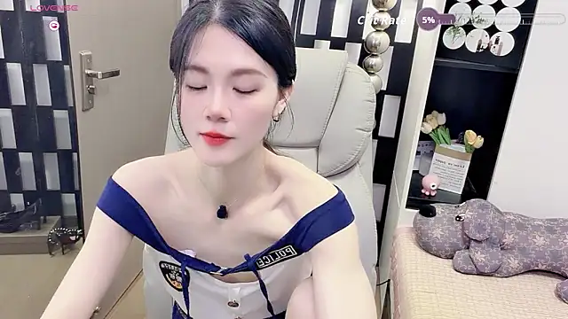 Snapshot of Yueyue-MM chatting on June 4, 2:45 pm Yueyue-MM online show from June 4, 2:45 pm