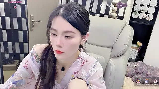 Snapshot of Yueyue-MM chatting on June 7, 1:04 pm Yueyue-MM online show from June 7, 1:04 pm