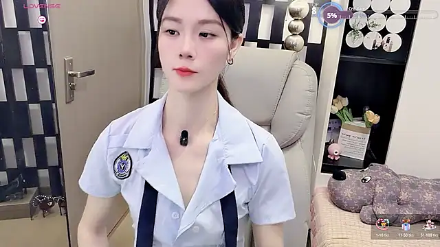 Snapshot of Yueyue-MM chatting on June 11, 2:53 am Yueyue-MM online show from June 11, 2:53 am