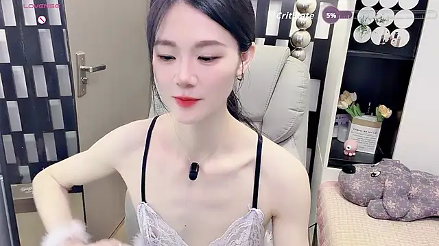 Snapshot of Yueyue-MM chatting on June 13, 3:15 am Yueyue-MM online show from June 13, 3:15 am