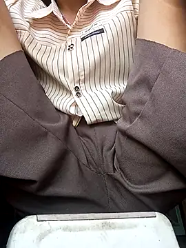 Snapshot of simi-lucy chatting on October 28, 6:28 am simi-lucy online show from October 28, 6:28 am