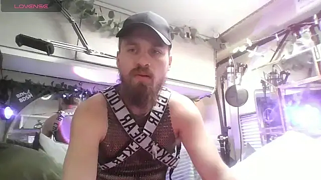 JuliCarl online show from February 18, 10:22 am