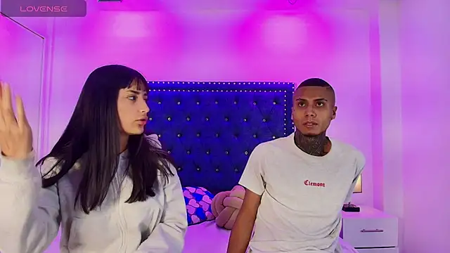 Snapshot of Damian_and_roxanne chatting on April 25, 12:41 pm Damian and roxanne online show from April 25, 12:41 pm