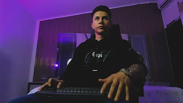 liaamsmiith  online show from September 25, 12:09 pm