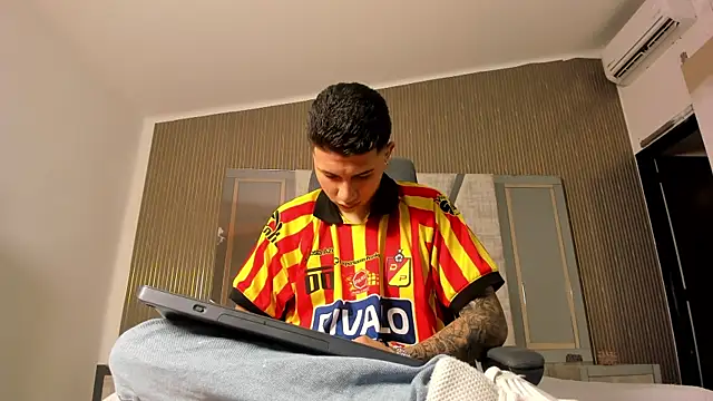 liaamsmiith  online show from September 27, 12:21 pm