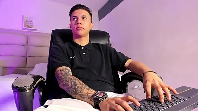 liaamsmiith  online show from October 13, 12:16 pm