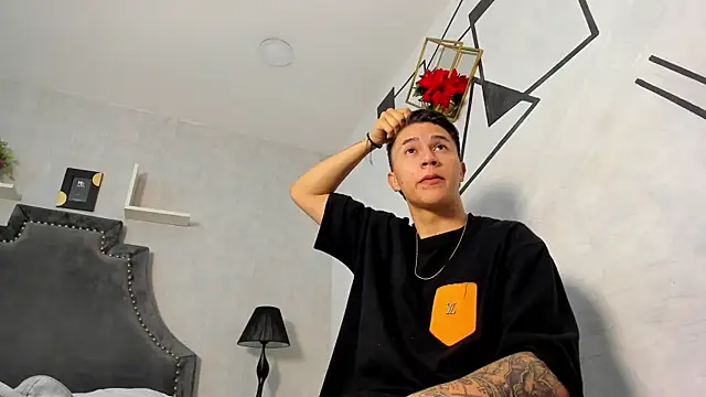 liaamsmiith  online show from October 16, 12:28 pm