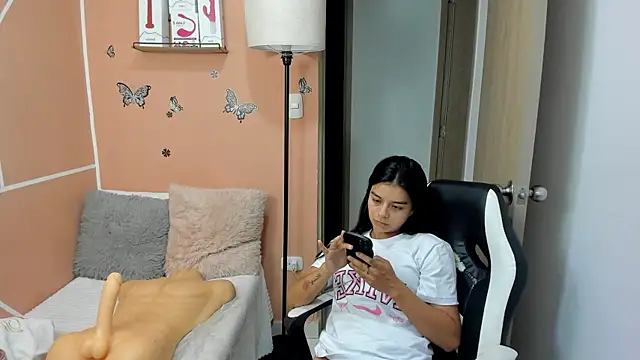 valerihouse online show from February 14, 11:42 pm