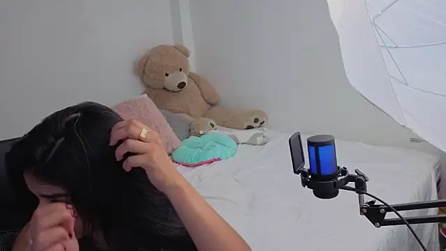 valerihouse online show from April 14, 1:11 am