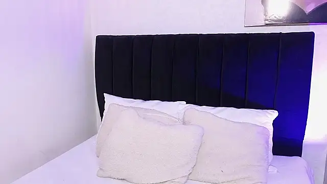 antonellariva  online show from March 12, 7:53 pm