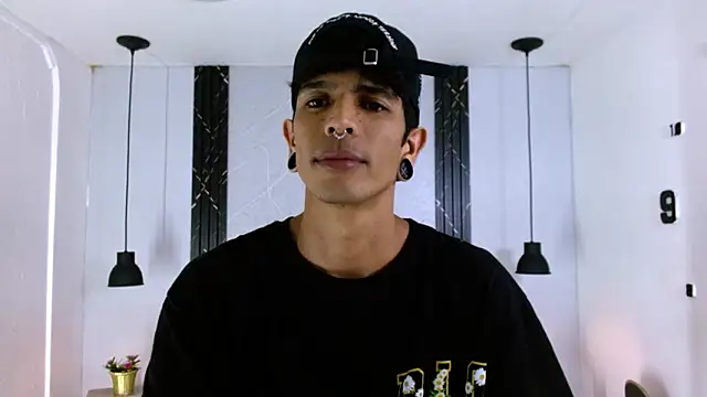 Snapshot of Franvill_Trato chatting on February 25, 7:23 pm Franvill Trato online show from February 25, 7:23 pm