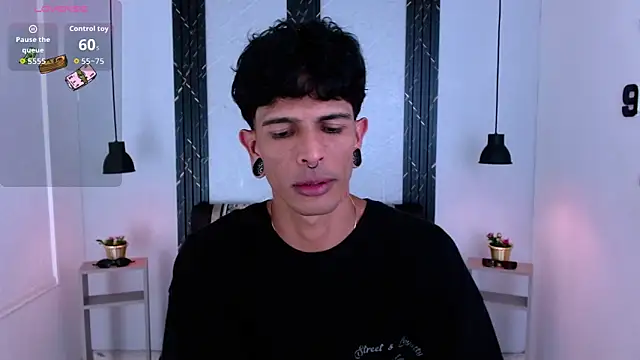 Snapshot of Franvill_Trato chatting on June 2, 7:38 pm Franvill Trato online show from June 2, 7:38 pm