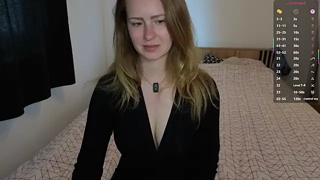Snapshot of LyraHotty chatting on May 3, 2:12 pm LyraHotty online show from May 3, 2:12 pm