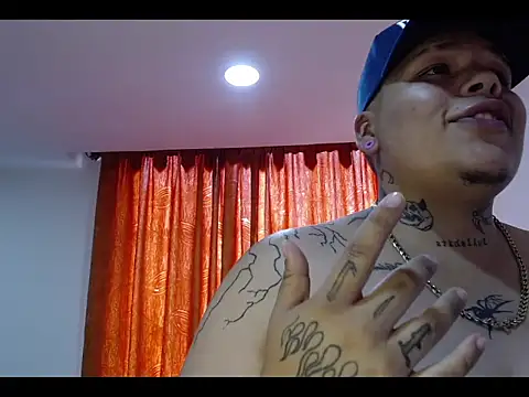 Snapshot of Yulian_bigclit7 chatting on September 16, 9:16 pm Yulian bigclit7 online show from September 16, 9:16 pm