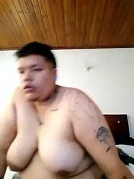 Snapshot of Yulian_bigclit7 chatting on December 15, 10:25 pm Yulian bigclit7 online show from December 15, 10:25 pm