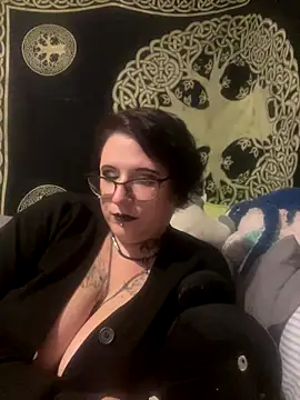 Snapshot of Harleesinn chatting on October 7, 8:00 am Harleesinn online show from October 7, 8:00 am