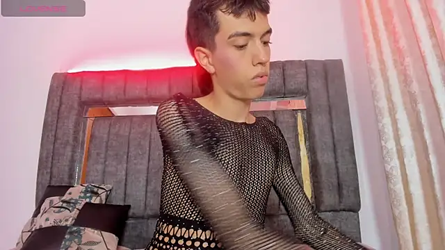 Snapshot of dylan_202520_ chatting on November 11, 11:32 am dylan 202520 online show from November 11, 11:32 am