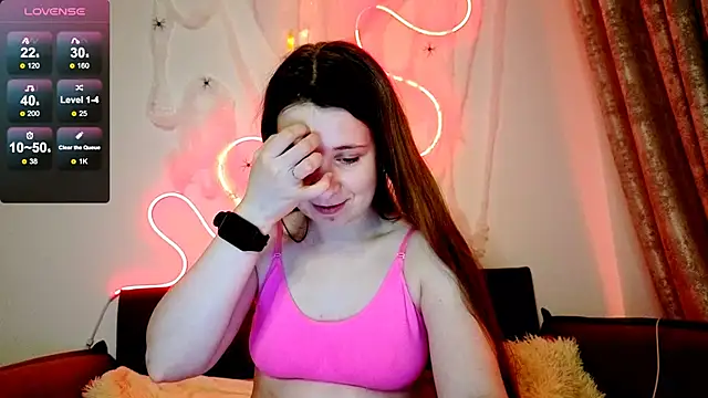 Snapshot of _Linett_ chatting on October 31, 7:48 pm  Linett  online show from October 31, 7:48 pm