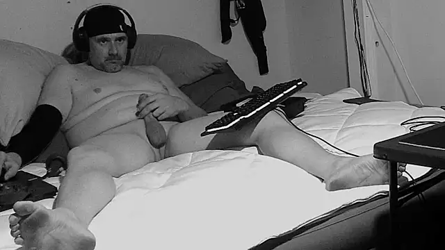 Snapshot of BigheadLongcock chatting on July 26, 9:32 pm BigheadLongcock online show from July 26, 9:32 pm