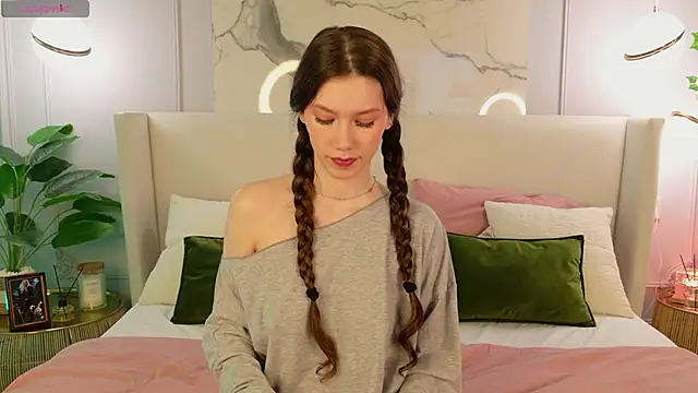 MaryNixon  online show from March 7, 5:15 am