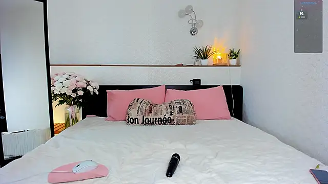 Snapshot of charlottacardi chatting on October 24, 3:58 am charlottacardi online show from October 24, 3:58 am